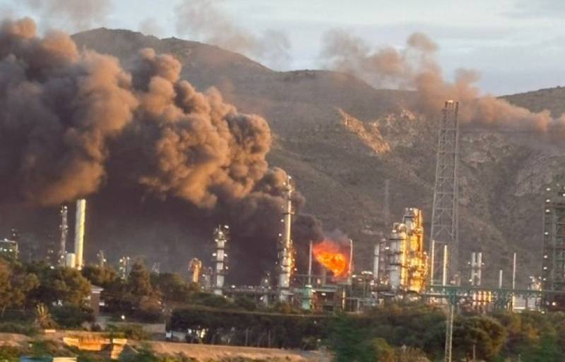 Incendio en la refinería de Escombreras ya ha sido completamente extinguido