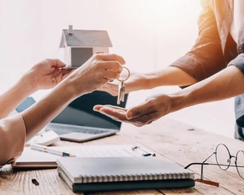 Revelan que en 2025 se compraron más de 700 000 viviendas en España, la cifra más alta en 18 años