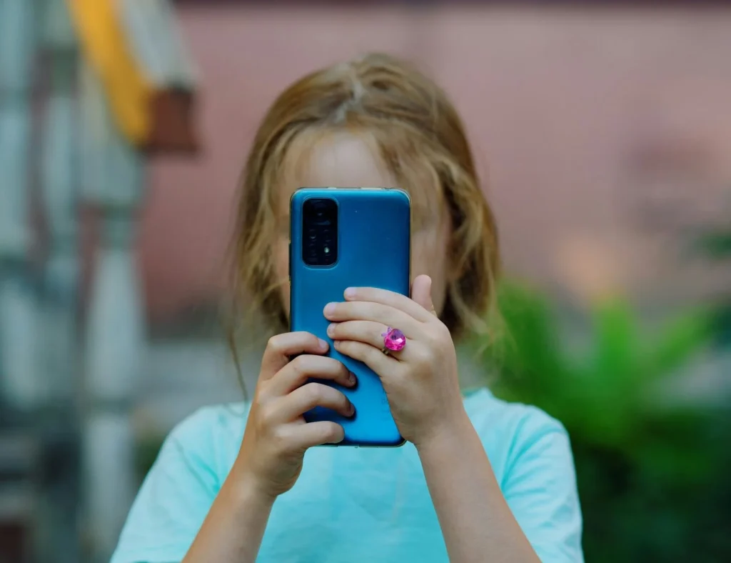 España prohibirá el acceso a redes sociales para menores de 16 años