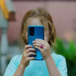 España prohibirá el acceso a redes sociales para menores de 16 años