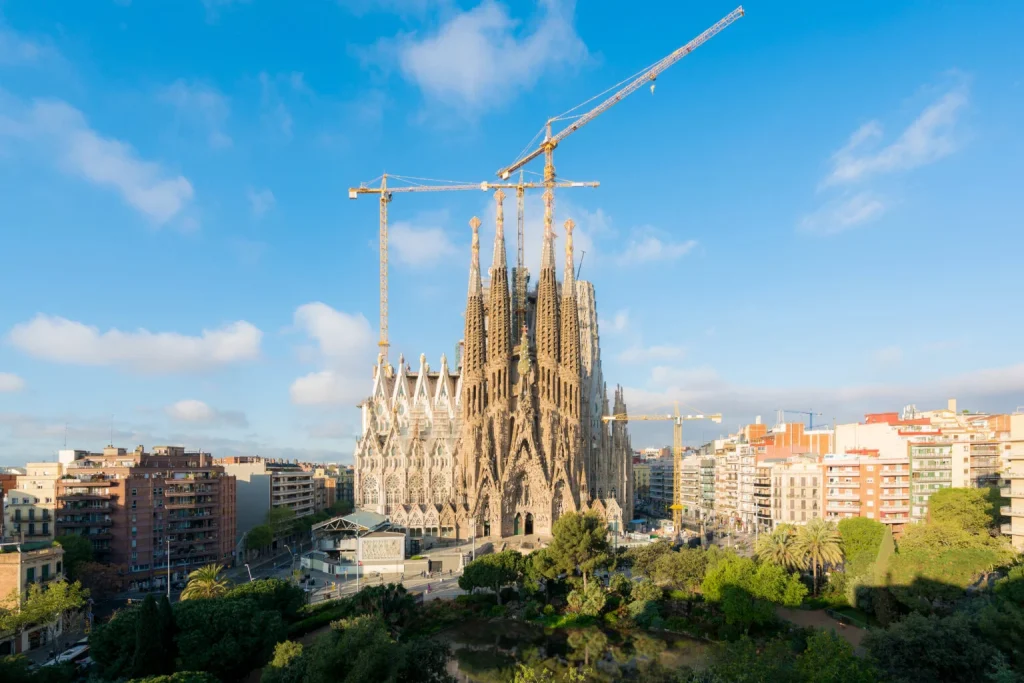 La Sagrada Familia de Barcelona abrirá gratuitamente a miles de visitantes: lo que debes saber